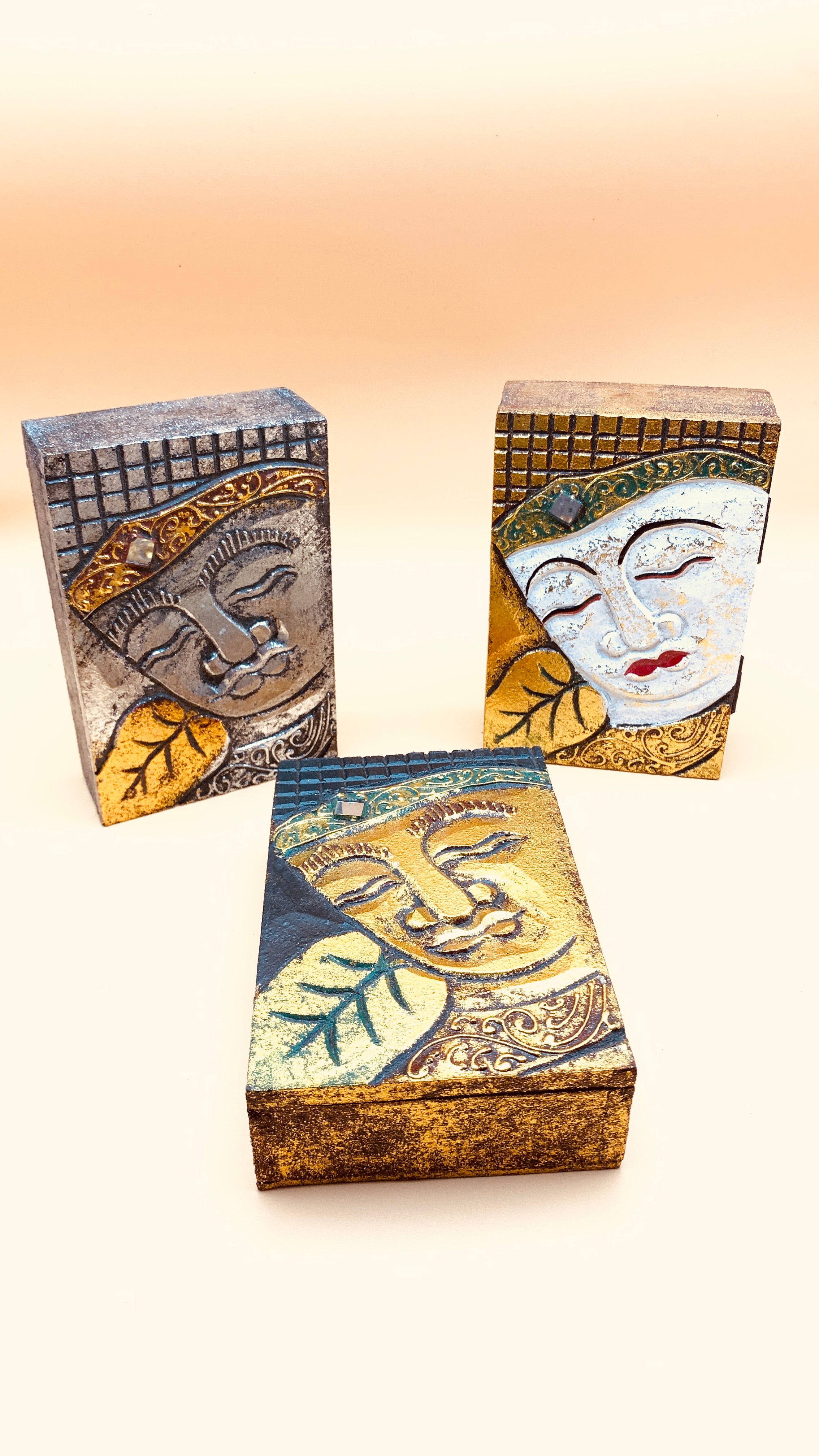Caja Decorativa con Relieve de Buda o Yin Yang – Elegancia Espiritual en Dorado