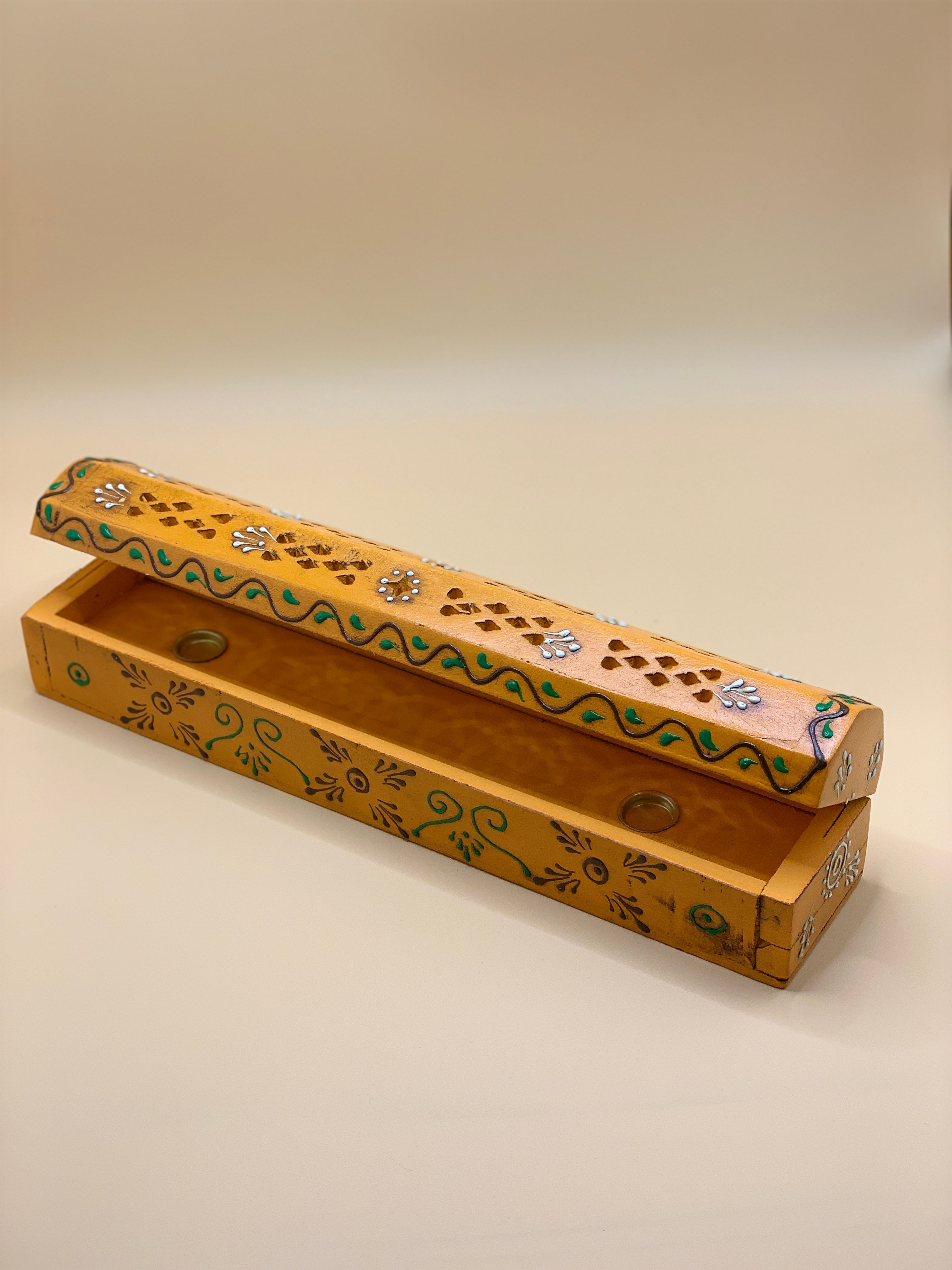 Caja portaincienso de madera pintada a mano para varillas y conos