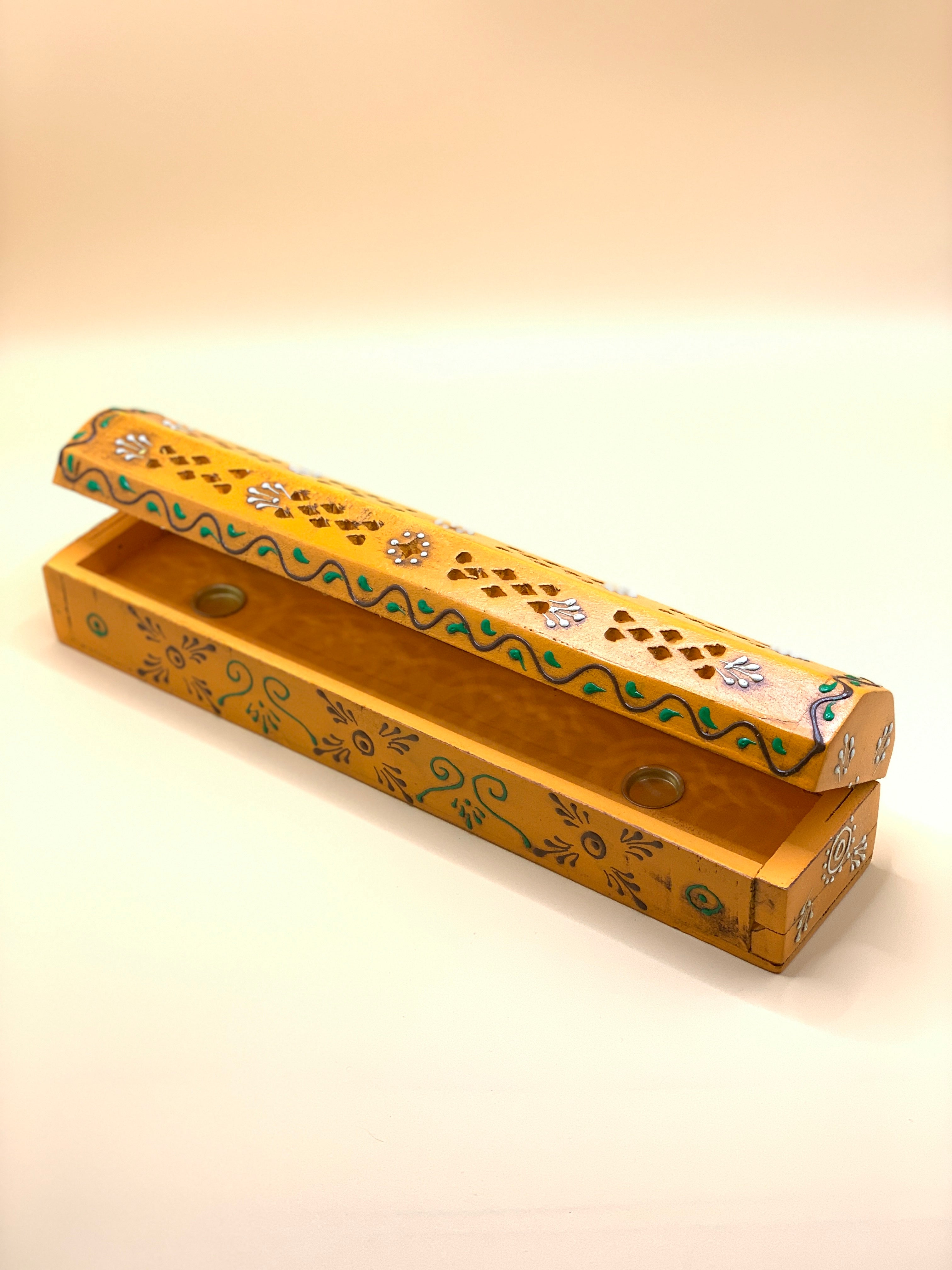Caja portaincienso de madera pintada a mano para varillas y conos