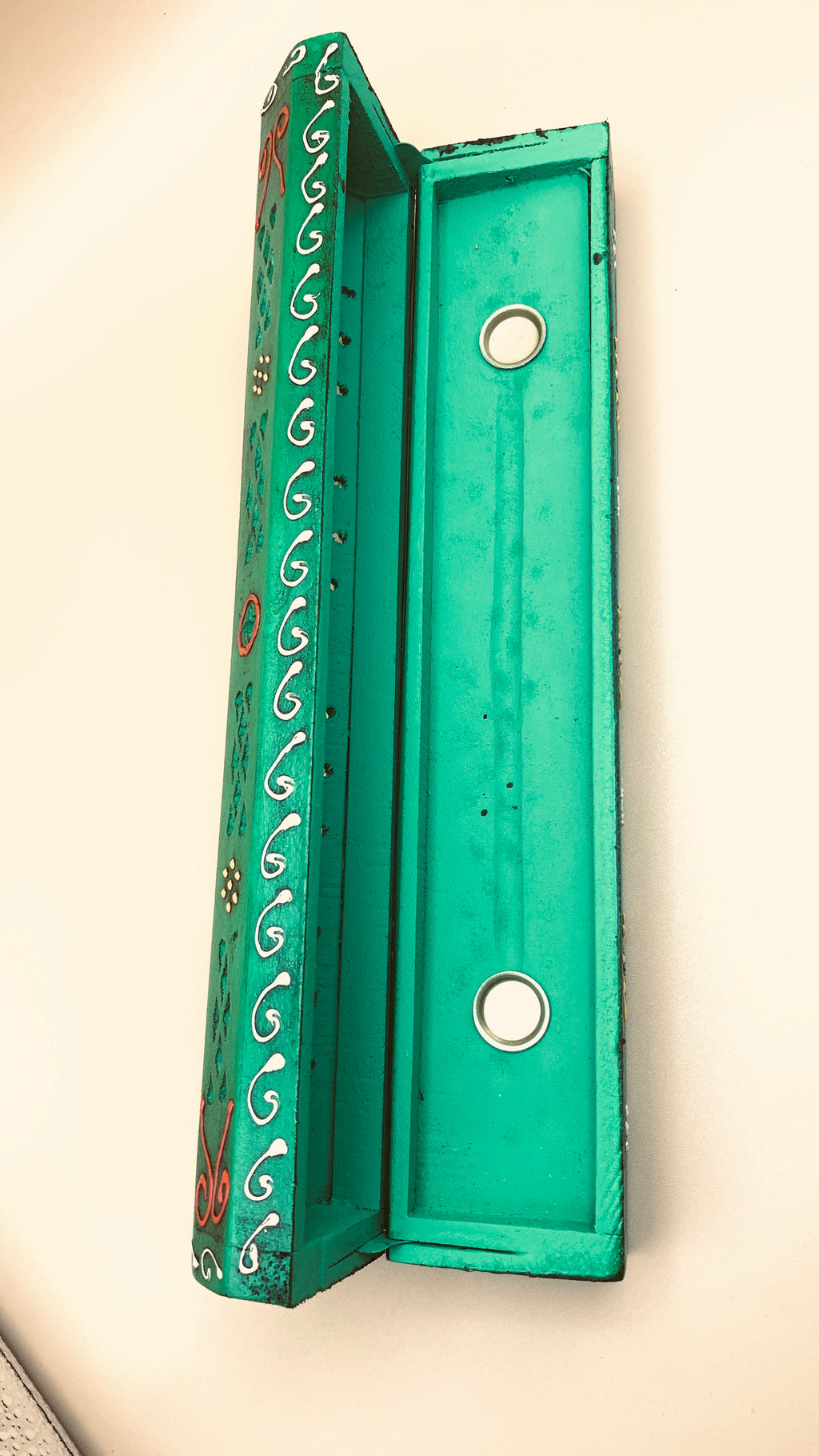 Caja portaincienso de madera pintada a mano para varillas y conos