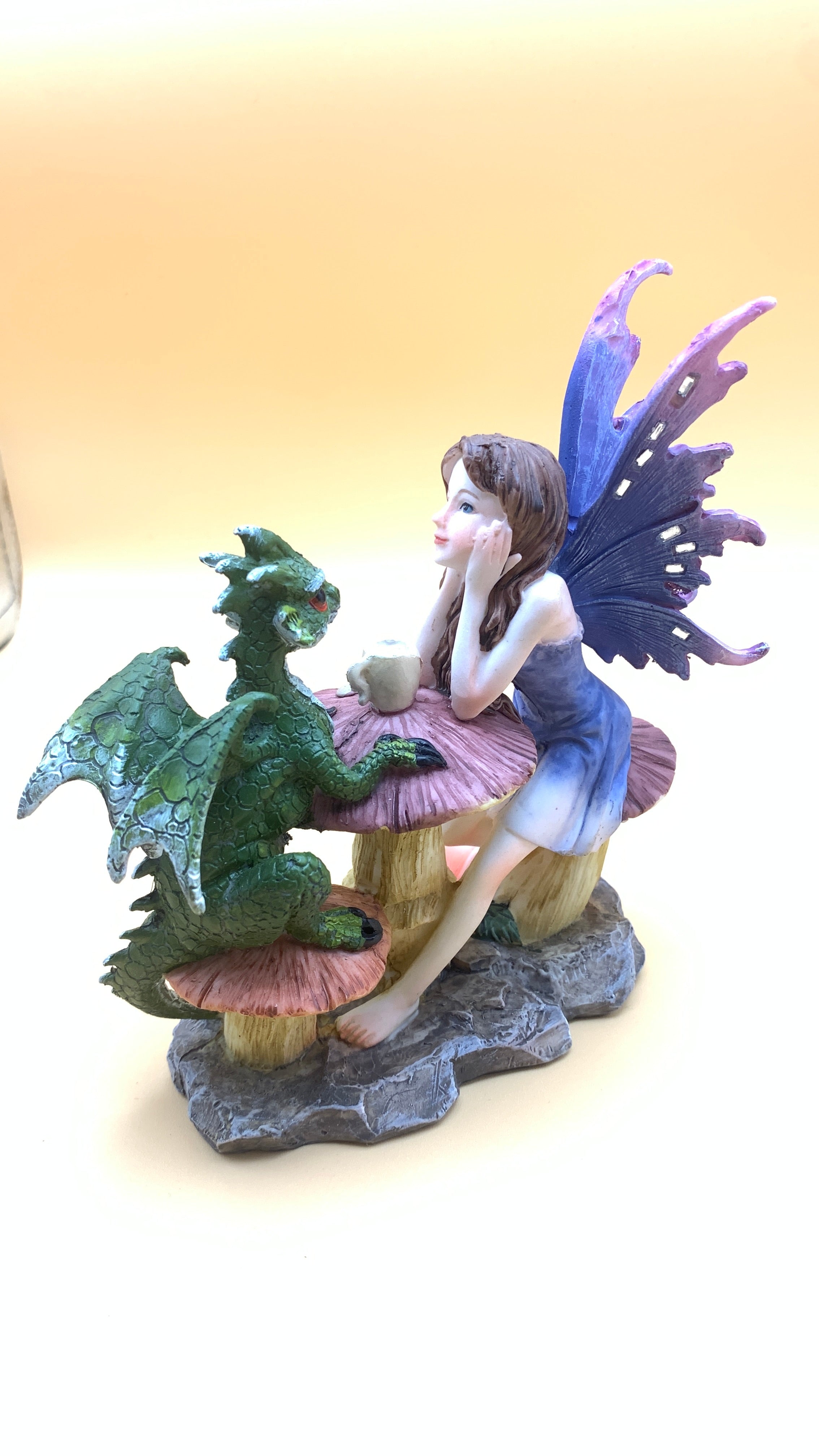 Figura Hada y Dragón Tomando el Té – Presencia e Introspección (15 cm)